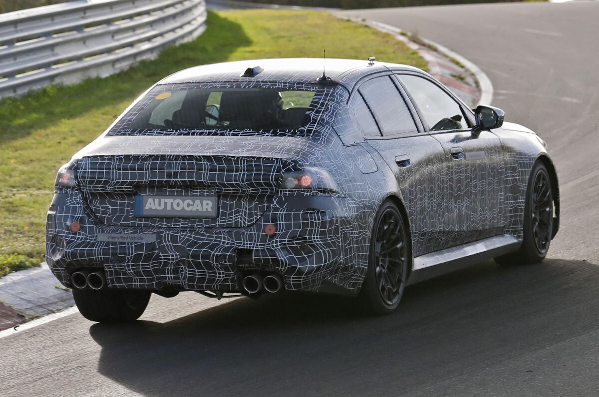 BMW M5 spied driving track rear3 4 1 BMW M5 spied driving track rear3 4 1