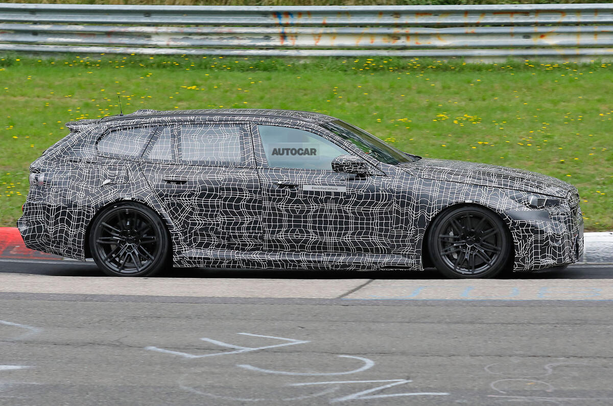 BMW M5 Touring side BMW M5 Touring side