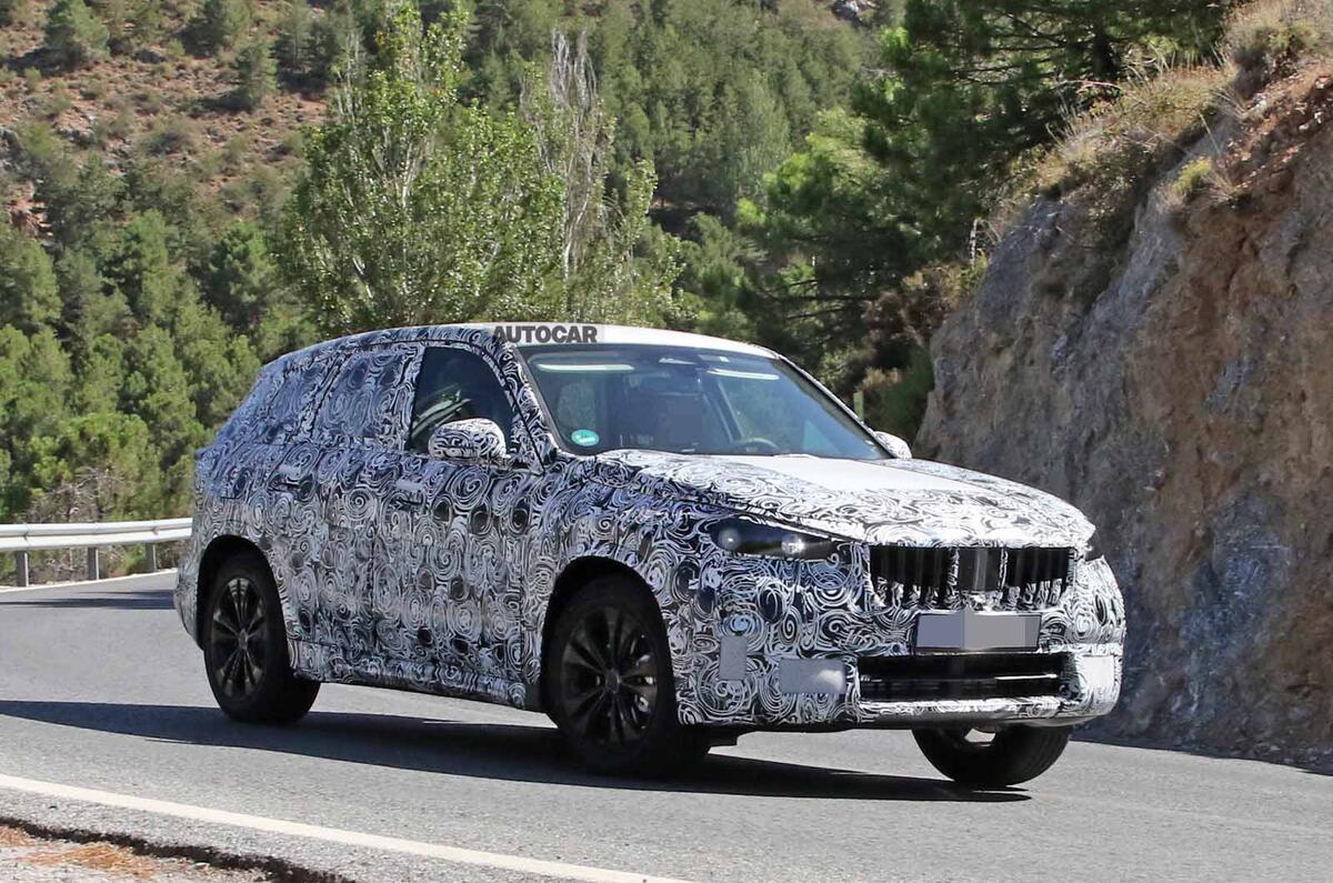 BMW X1 2022 spyshots side front BMW X1 2022 spyshots side front
