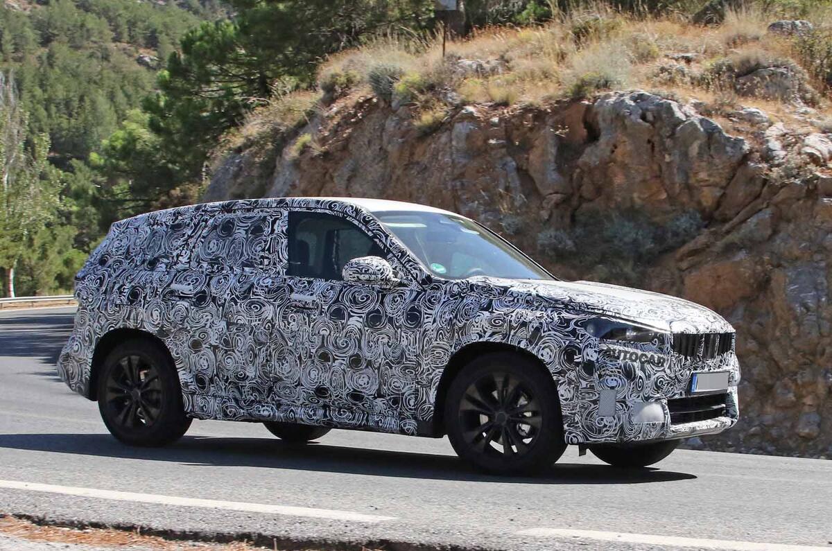 BMW X1 2022 spyshots side BMW X1 2022 spyshots side
