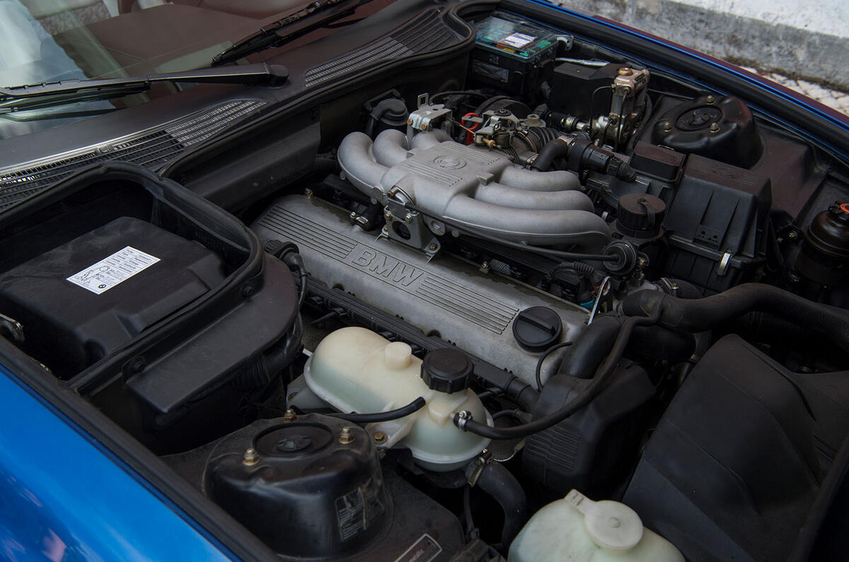 BMW Z1 engine bay