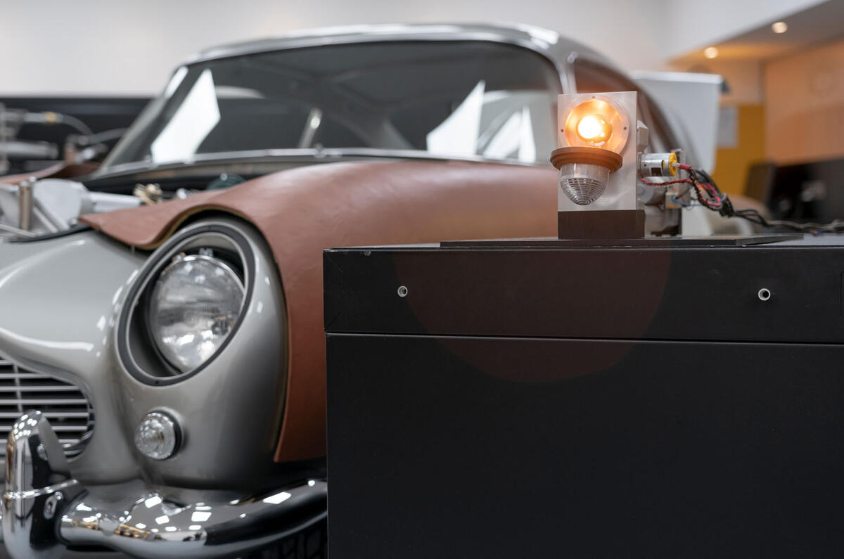 Aston Martin DB5 007