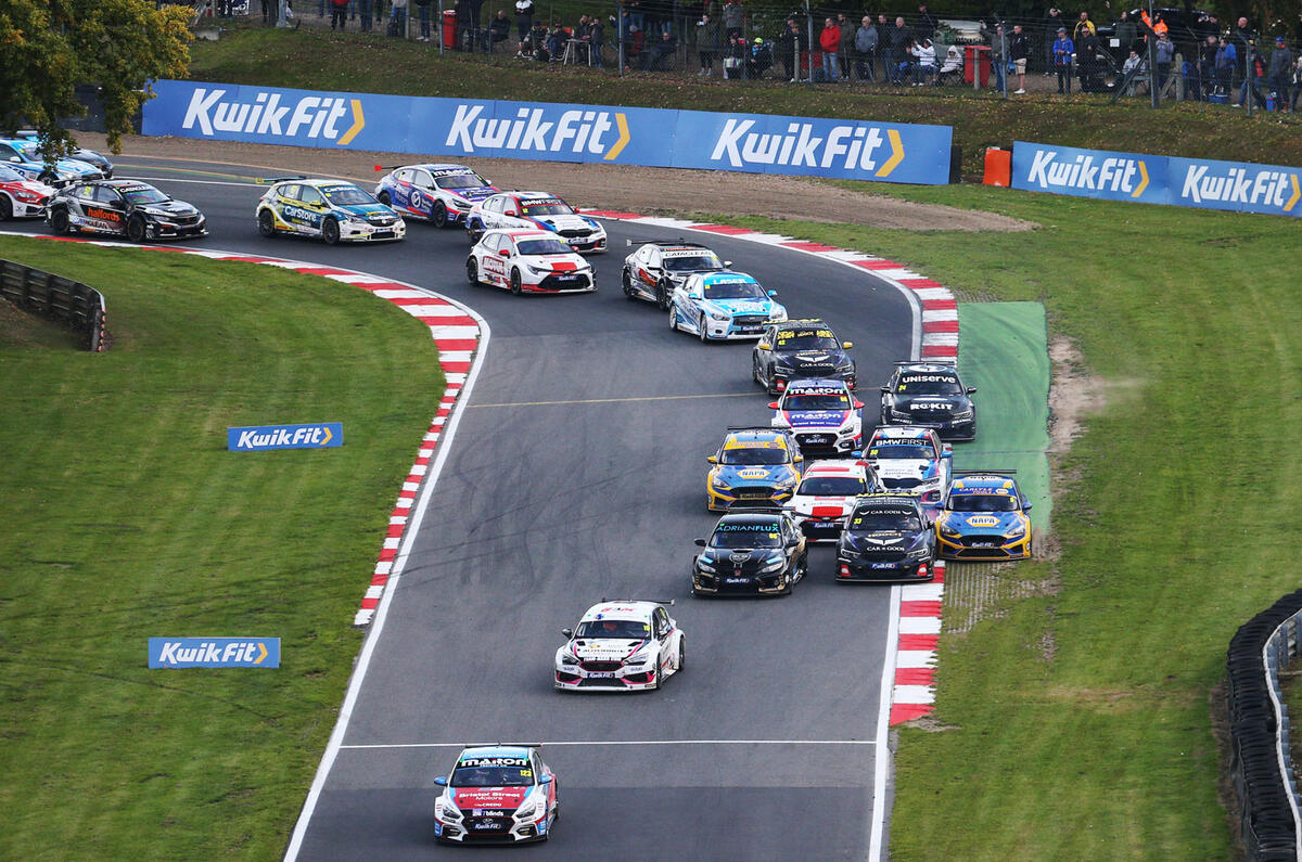 BTCC 2022 Brands Hatch finale Druids corner BTCC 2022 Brands Hatch finale Druids corner