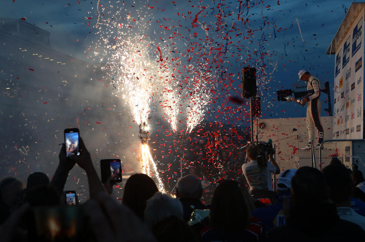 BTCC 2022 Brands Hatch finale fireworks BTCC 2022 Brands Hatch finale fireworks