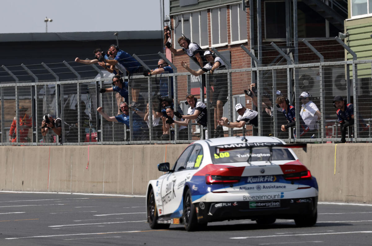 BTCC Snetterton 2022 Turkington flag BTCC Snetterton 2022 Turkington flag