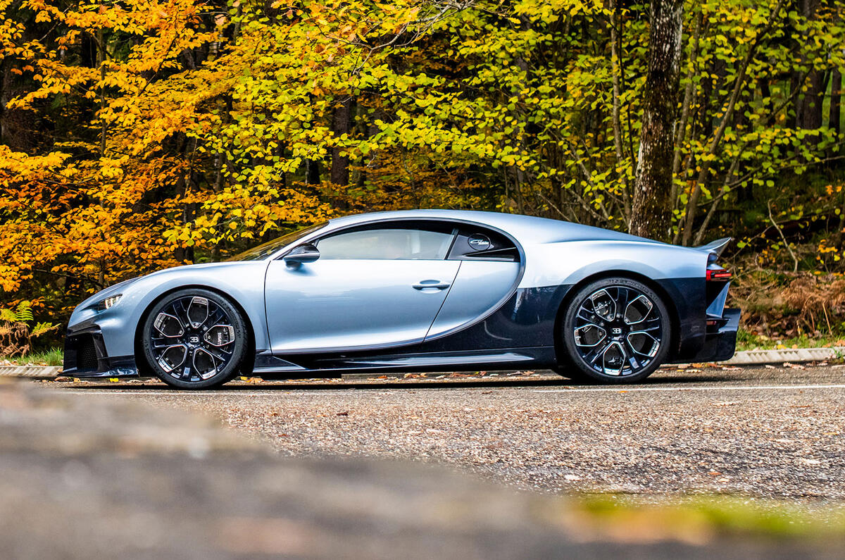 Bugatti Chiron Profilee side