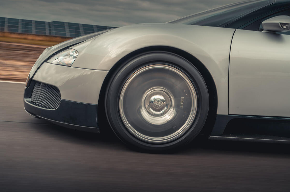 Bugatti Veyron front wheelarch Bugatti Veyron front wheelarch
