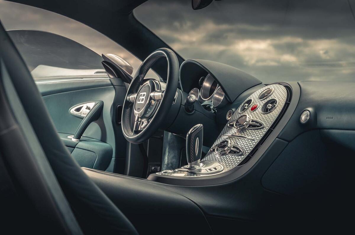 Bugatti Veyron interior passenger Bugatti Veyron interior passenger