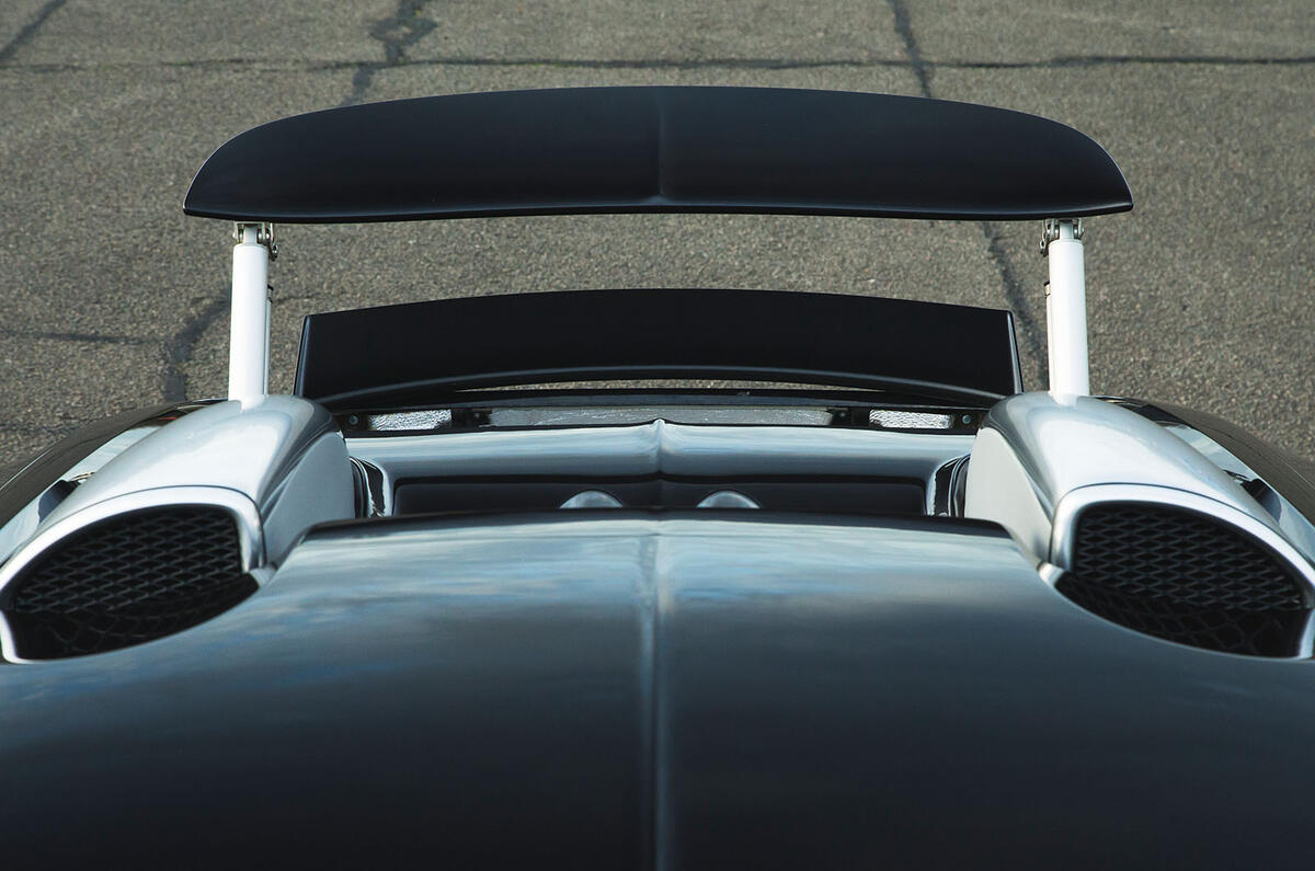 Bugatti Veyron rear wing Bugatti Veyron rear wing