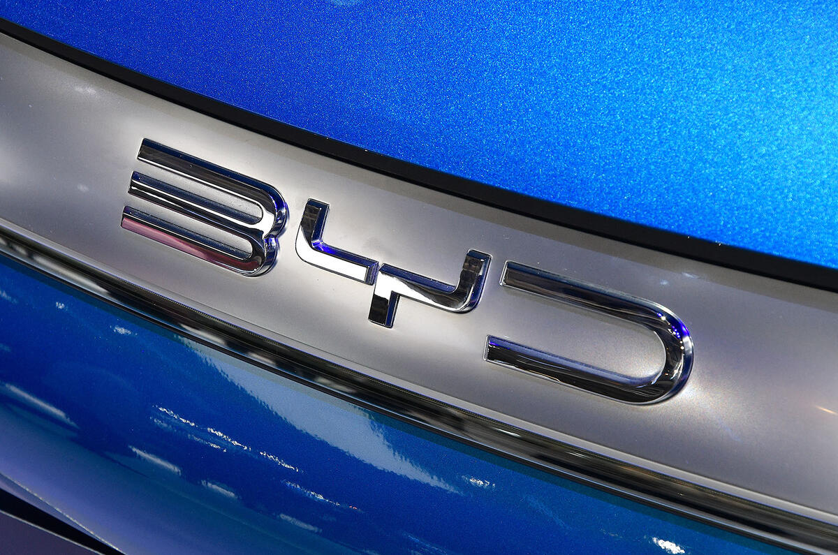 byd atto 3 paris motor show 03 badge byd atto 3 paris motor show 03 badge