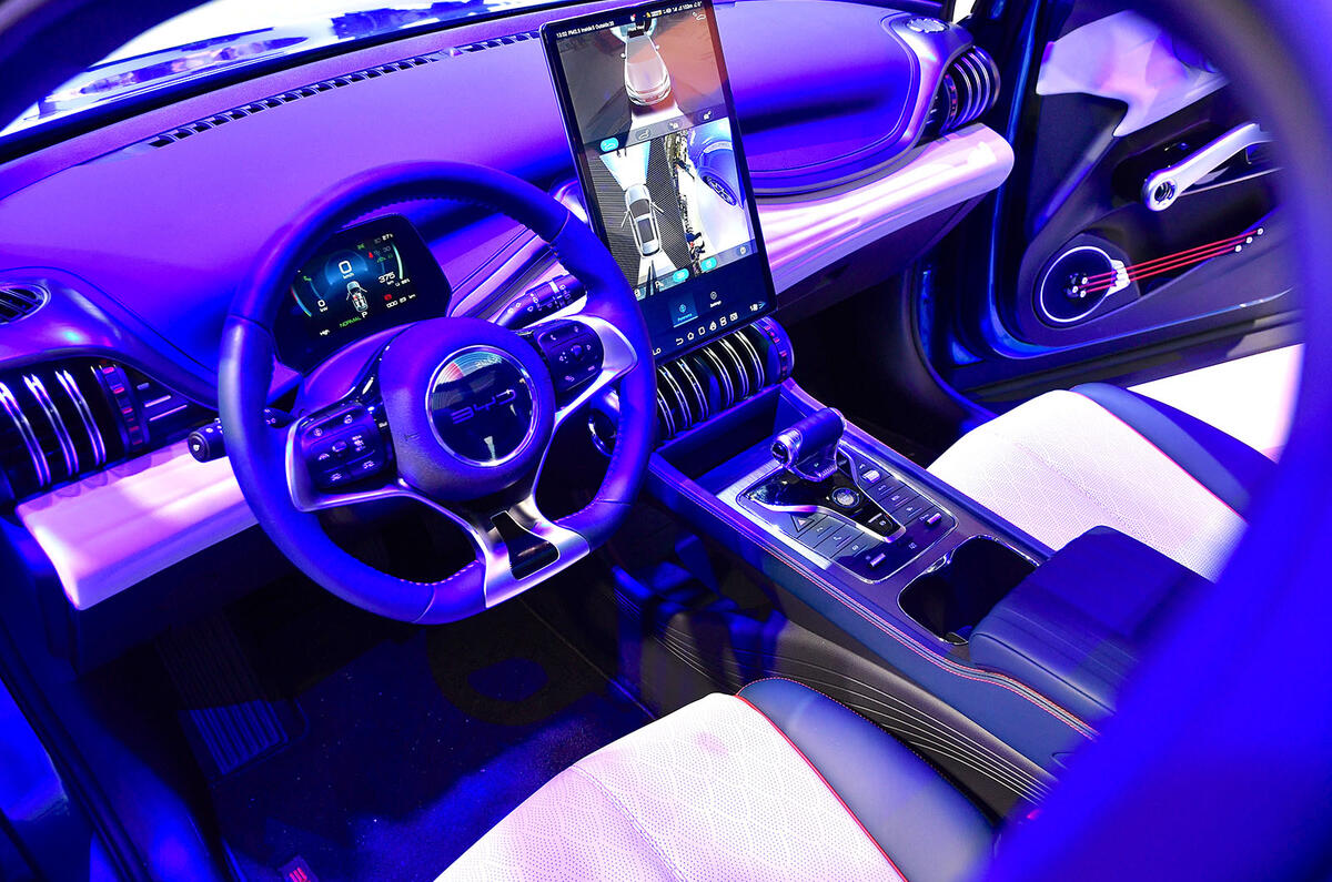 byd atto 3 paris motor show 06 dashboard byd atto 3 paris motor show 06 dashboard