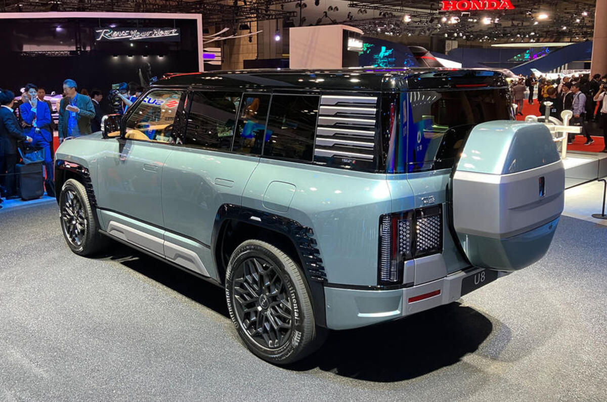 byd yangwang u8 tokyo motor show 2023 rear quarter byd yangwang u8 tokyo motor show 2023 rear quarter
