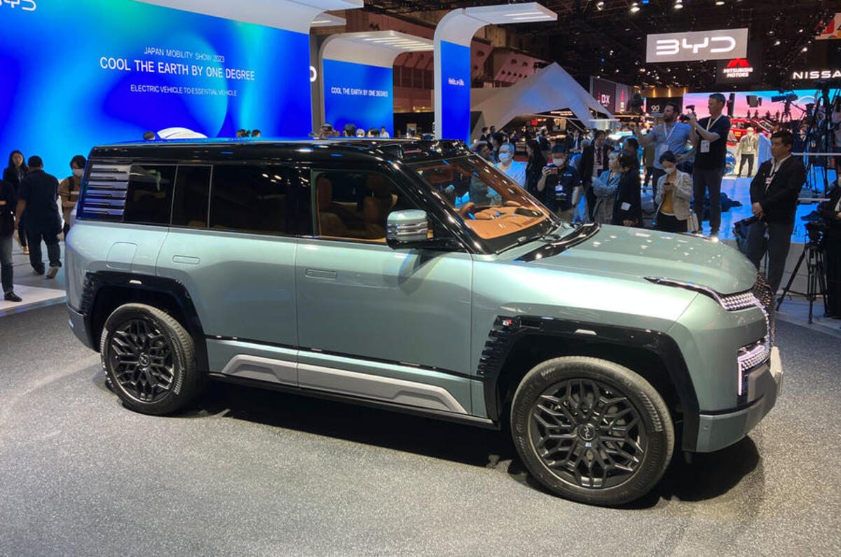 byd yangwang u8 tokyo motor show 2023 side byd yangwang u8 tokyo motor show 2023 side