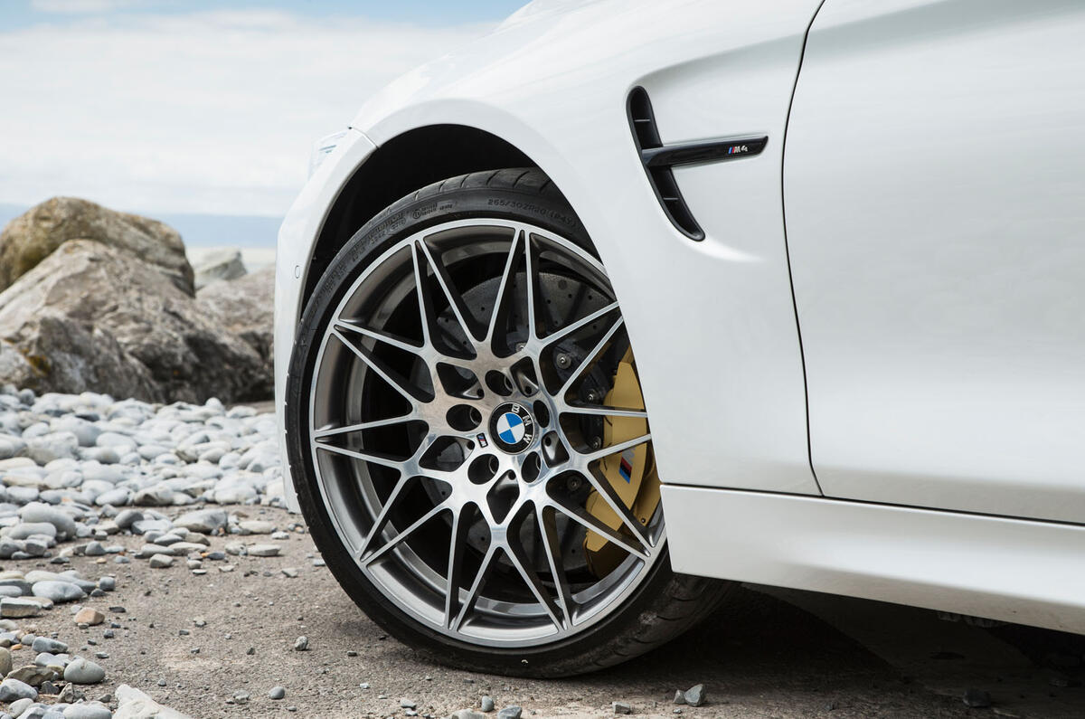 BMW M4 Competition Pack