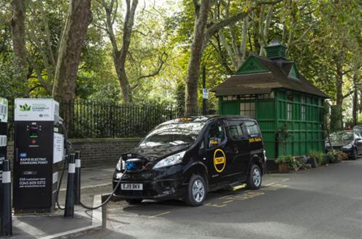 Dynamo Taxi charging Dynamo Taxi charging