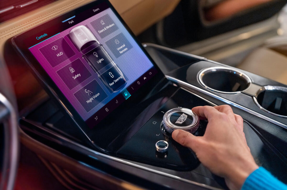 Cadillac Escalade IQ 2025 console