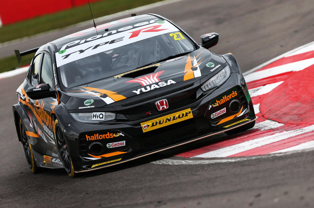 Inside the 2018 Honda Civic Type R BTCC racing car | Autocar
