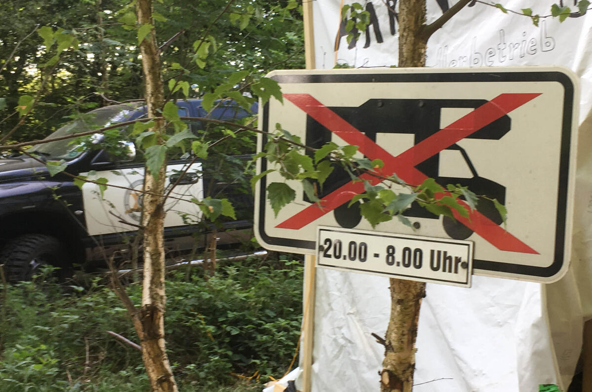 In observance of the rules, camper vans were not to be found anywhere. But lashed-up deathtrap monoliths and homemade swimming pools are fine, obviously. Fill your boots. 