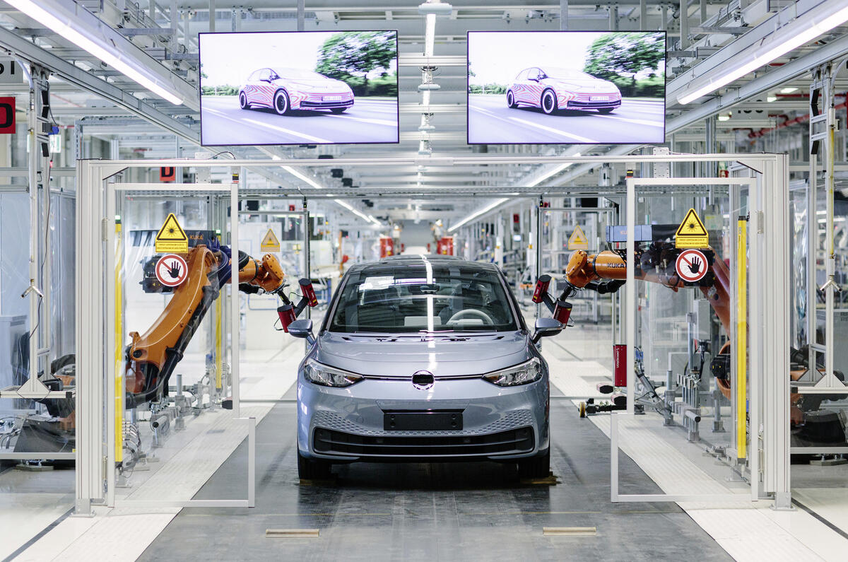 car sales chip shortage ev 1600x994 14c3b584 db51 43e3 86cd edc884648dd6 car sales chip shortage ev 1600x994 14c3b584 db51 43e3 86cd edc884648dd6