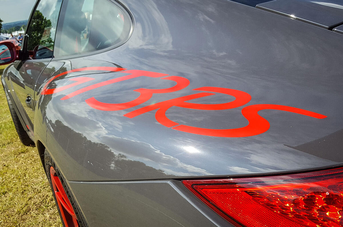 PORSCHE 911 GT3 RS: For many Porsche fans, the ultimate 911