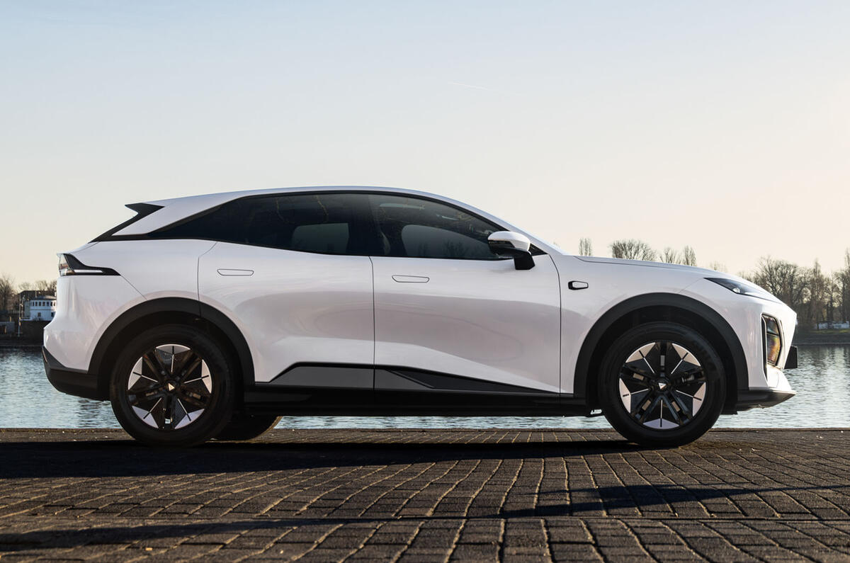 Changan Deepal S07 side Changan Deepal S07 side