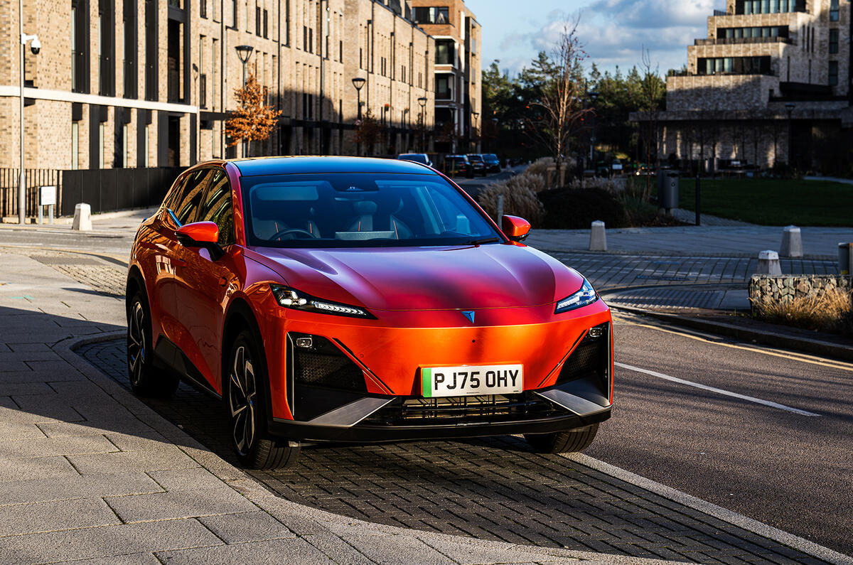 Changan Deepal S07 front three quarters