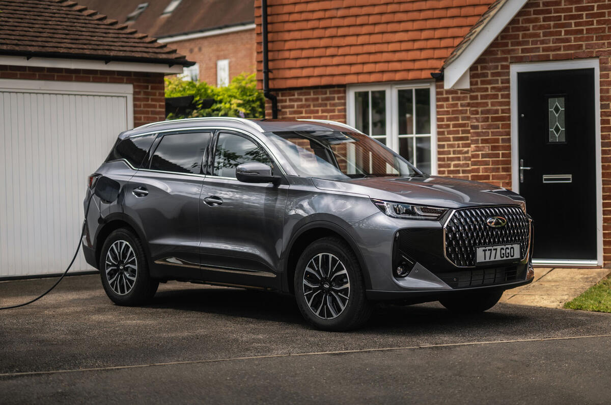 Chery Tiggo 7 front quarter static charging Chery Tiggo 7 front quarter static charging