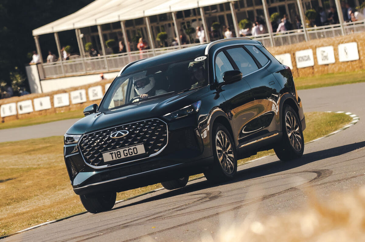 Chery Tiggo 8 Goodwood FOS 2025 front quarter tracking Chery Tiggo 8 Goodwood FOS 2025 front quarter tracking