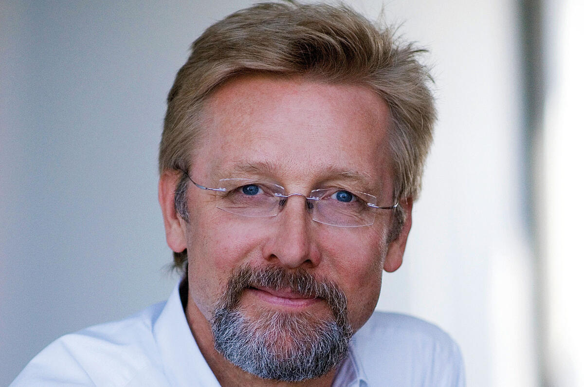 Chris Bangle reveals Redspace electric city car for China