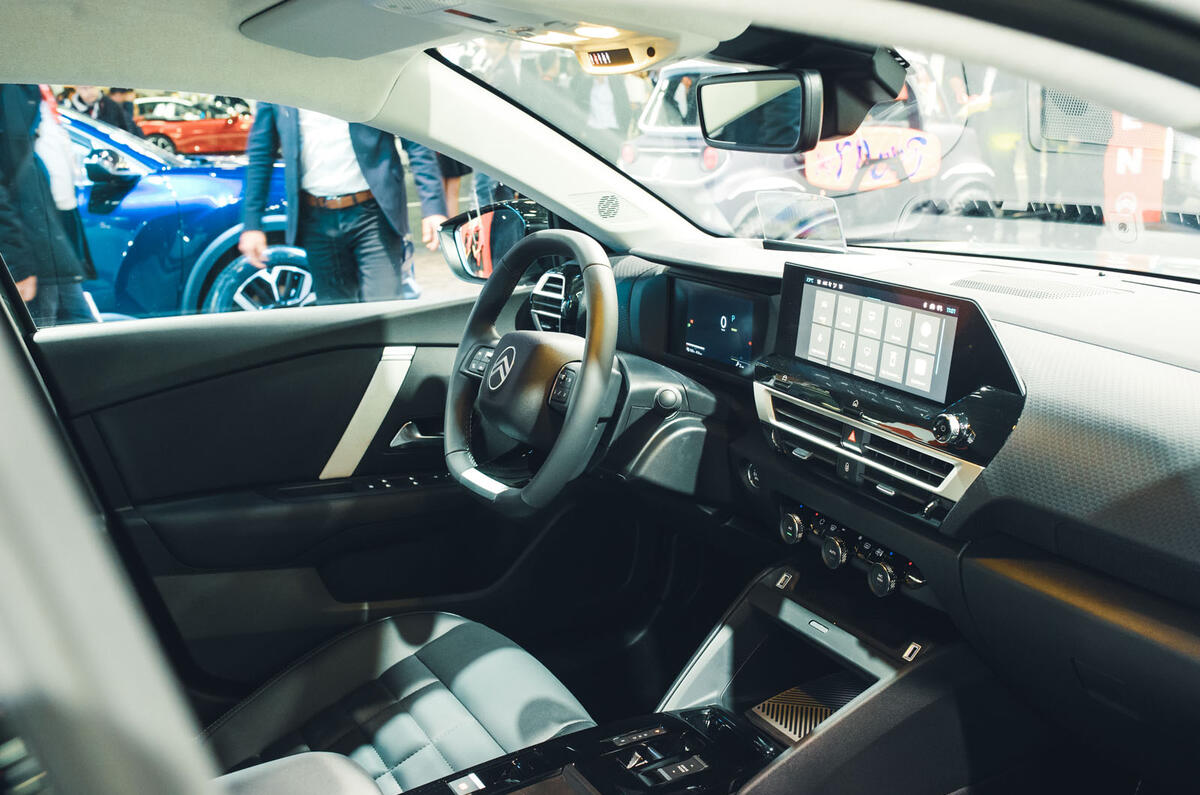 Citroen C4 facelift Paris motor show 2024 interior Citroen C4 facelift Paris motor show 2024 interior