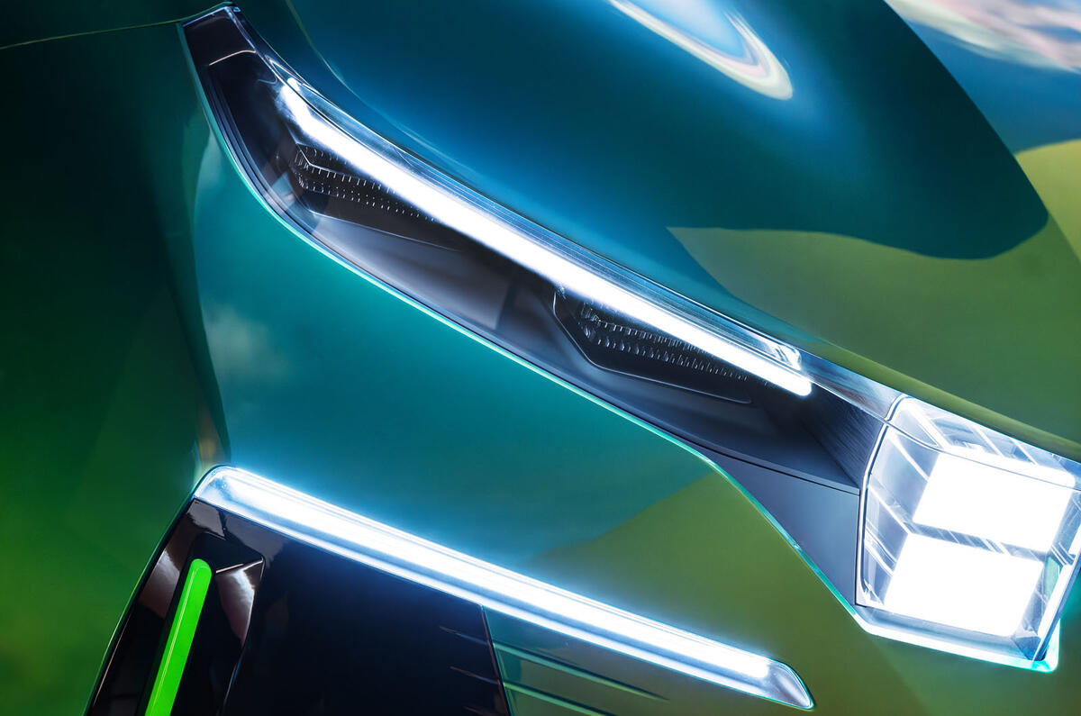 Citroen C5 Aircross concept front light Citroen C5 Aircross concept front light