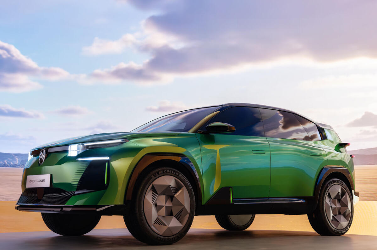 Citroen C5 Aircross concept front quarter Citroen C5 Aircross concept front quarter