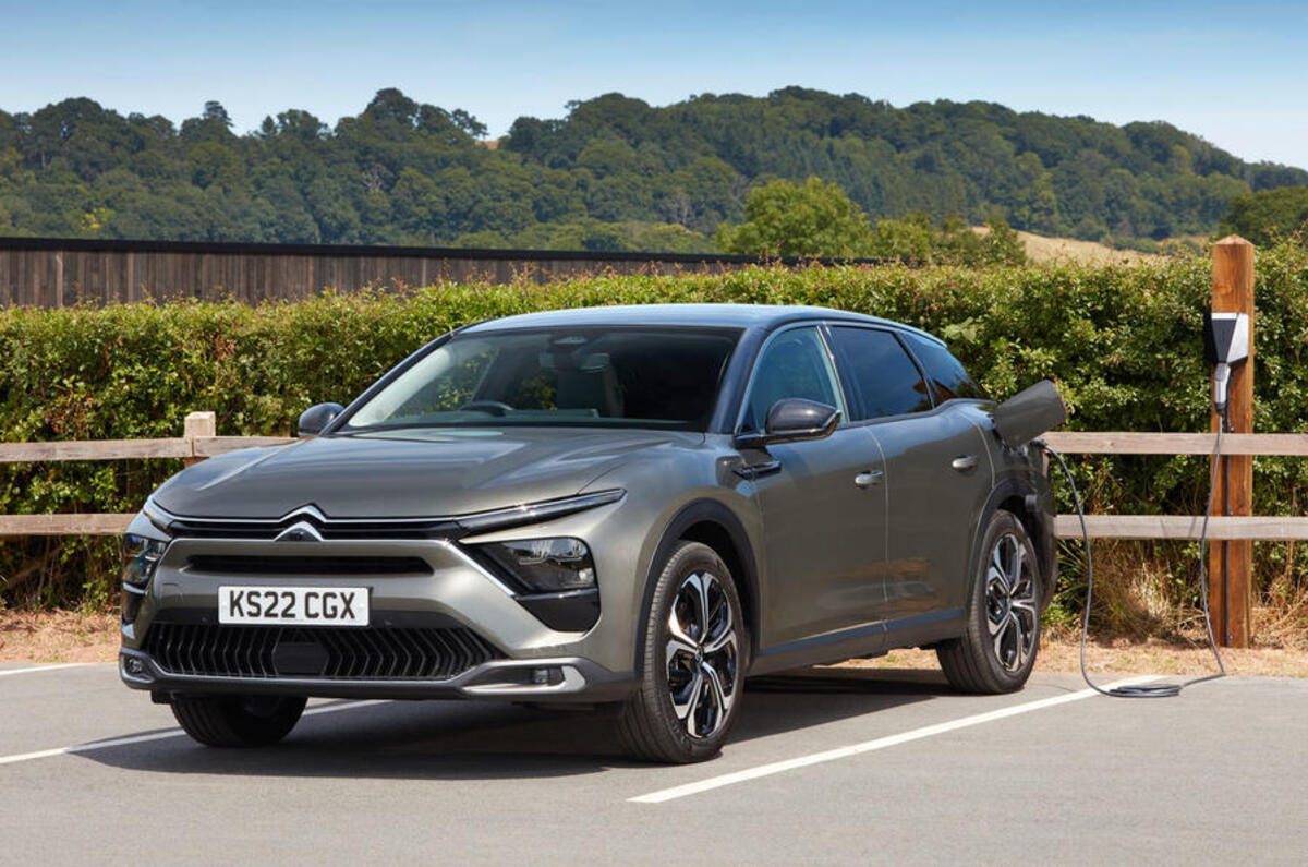 citroen c5x 2022 front quarter static charging