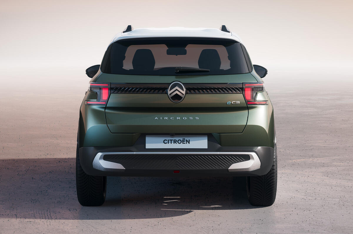 Citroen C3 Aircross rear head on Citroen C3 Aircross rear head on