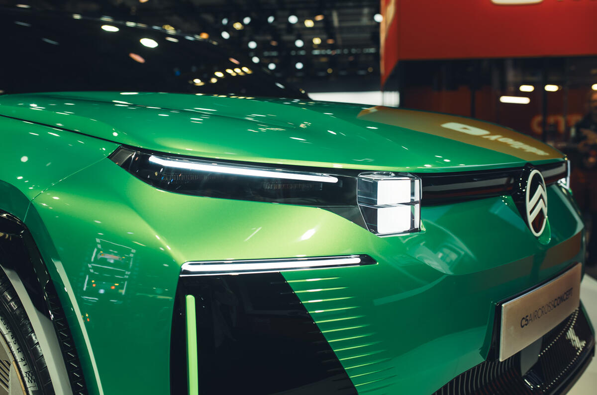 Citroen C5 Aircross concept   front light Citroen C5 Aircross concept   front light
