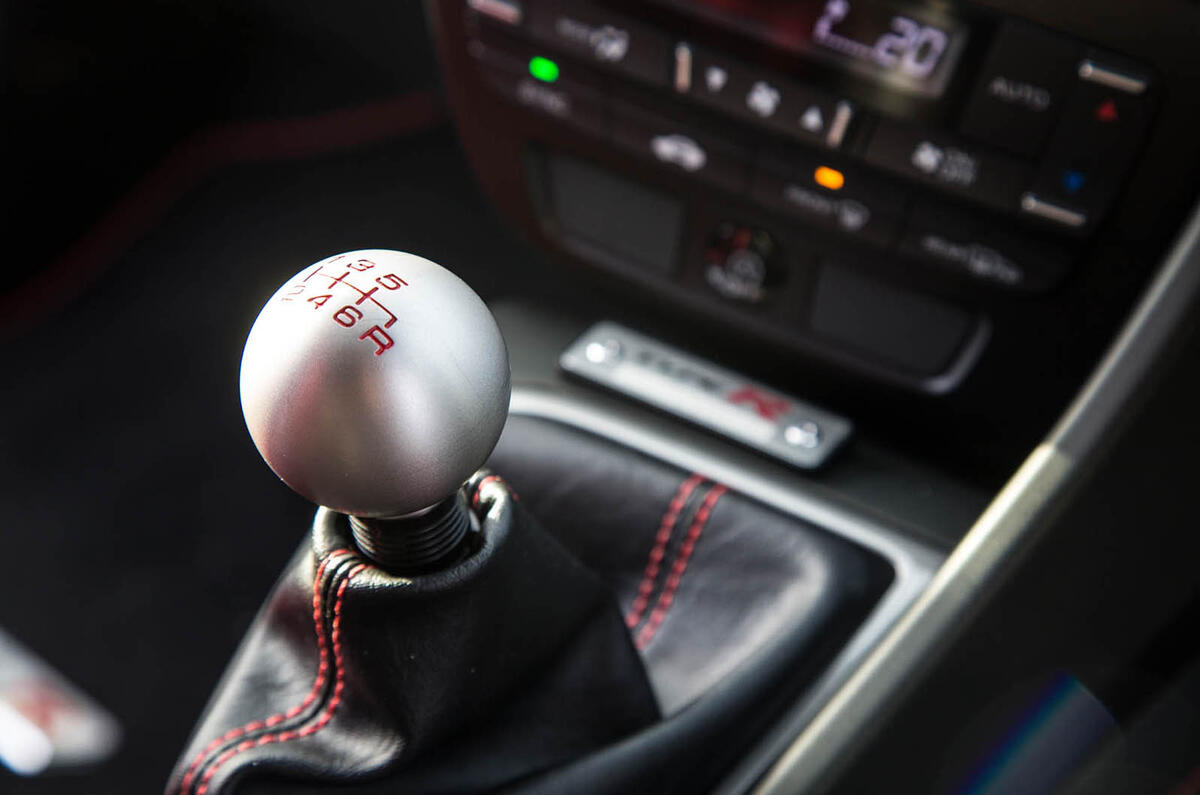 Honda Civic Type R gear shift