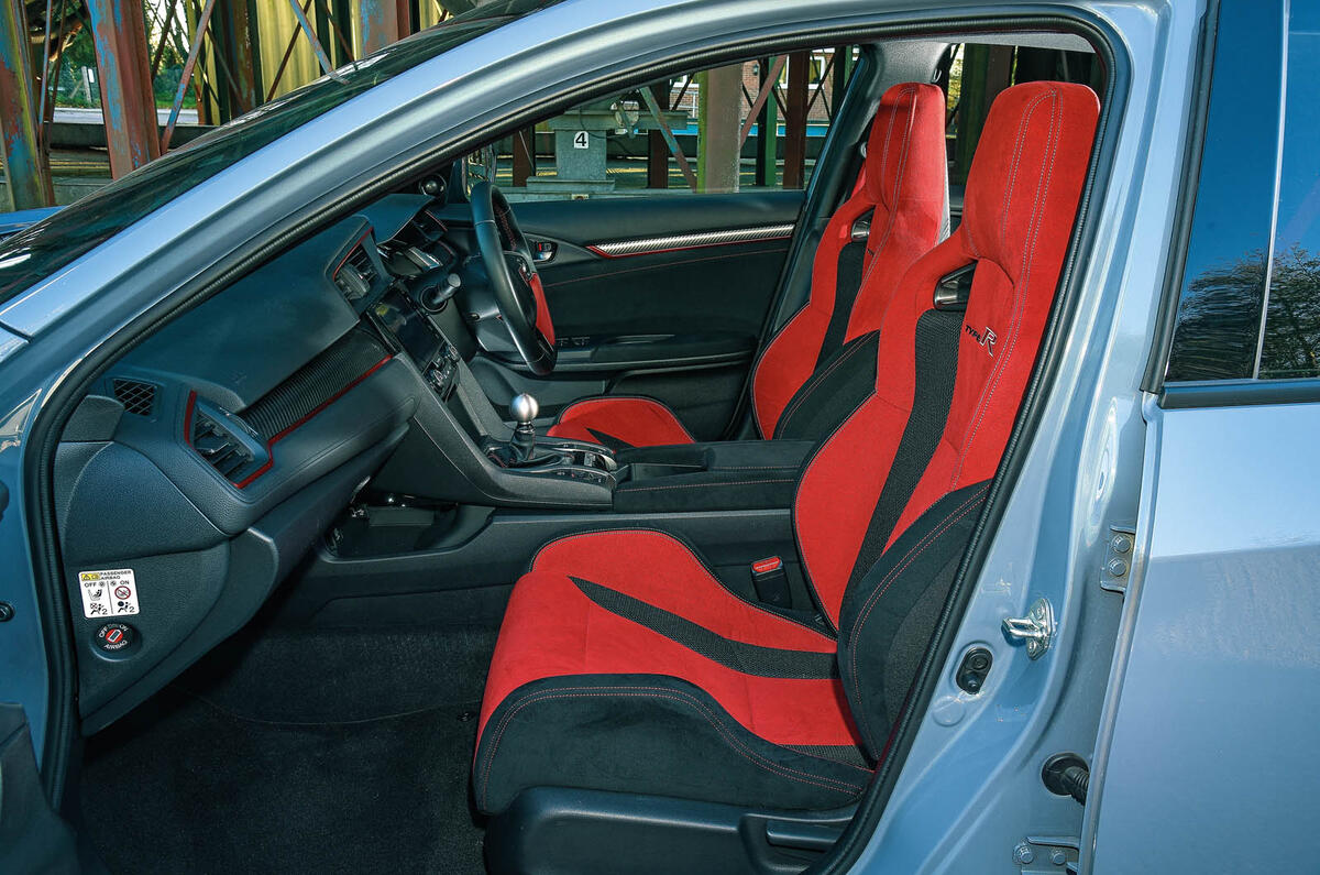 Honda Civic Type R vs Abarth 124 Spider