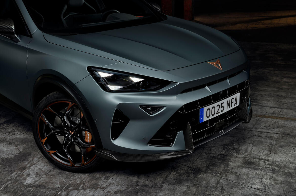 Cupra Formentor VZ5 front quarter close Cupra Formentor VZ5 front quarter close