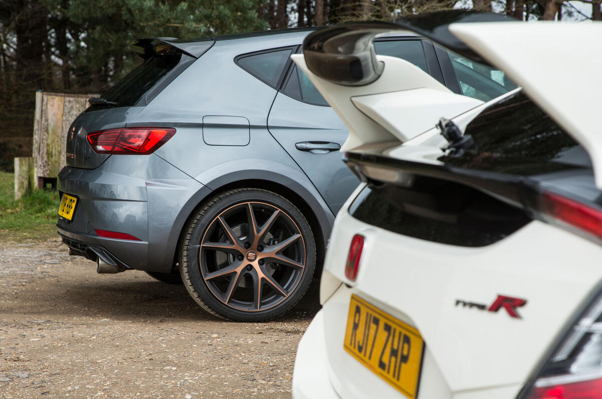 Seat Leon Cupra R vs Honda Civic Type R