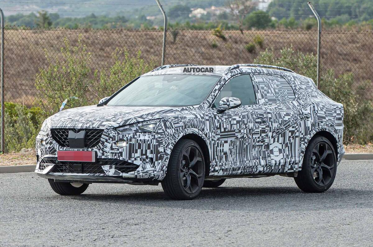Cupra Formentor spyshots front 3/4