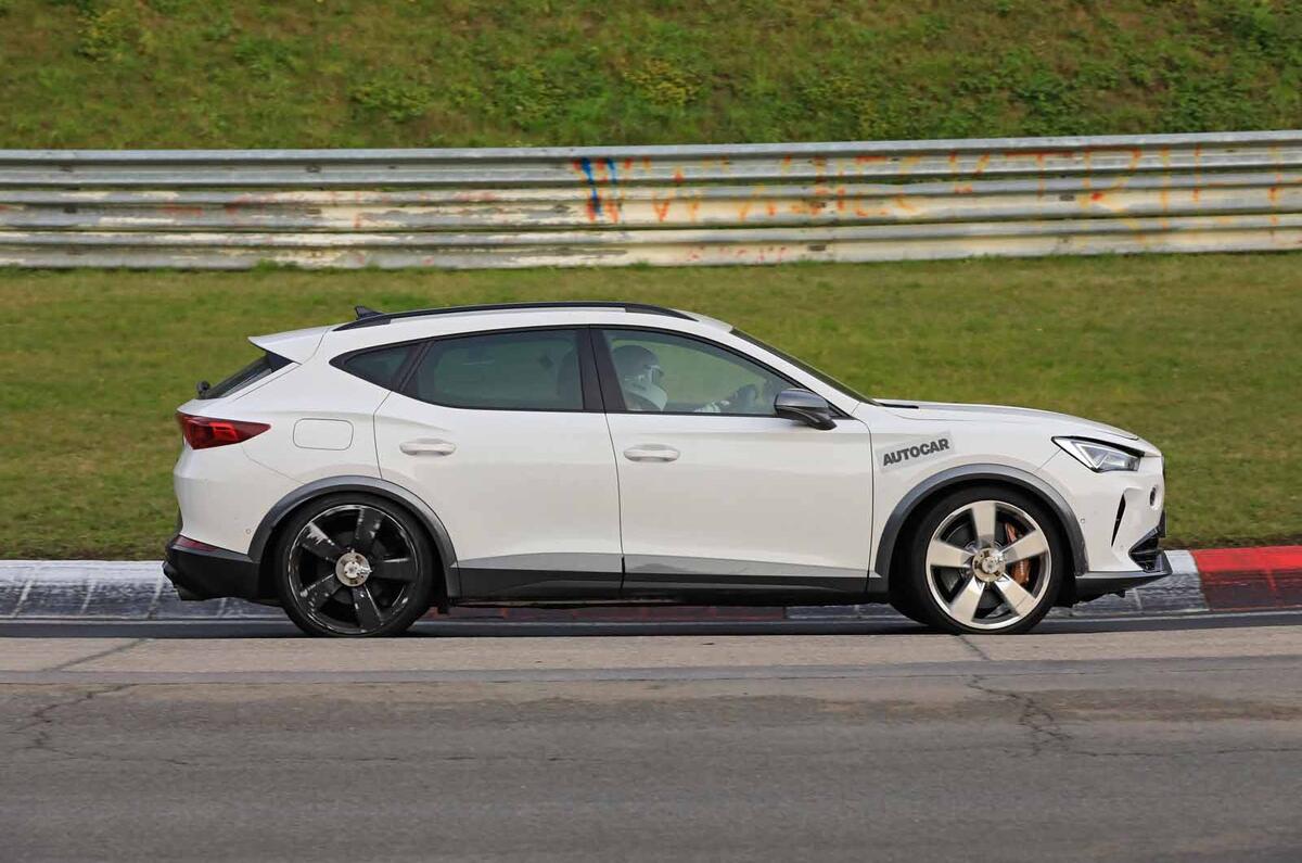 Cupra Formentor five-cylinder prototype side on Cupra Formentor five-cylinder prototype side on