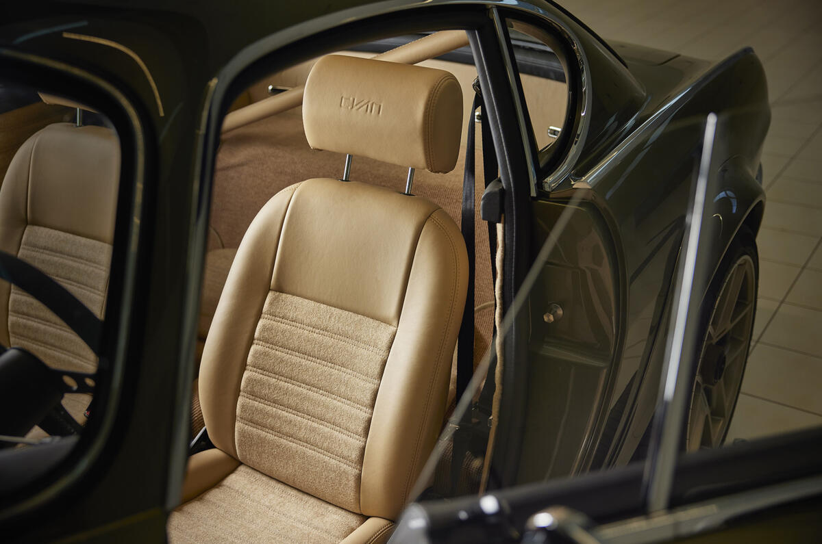 Cyan P1800 GT seat Cyan P1800 GT seat