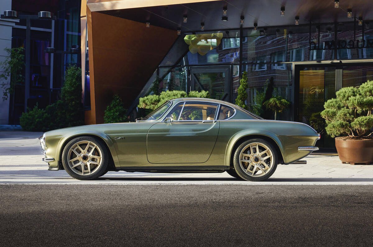 Cyan P1800 GT side