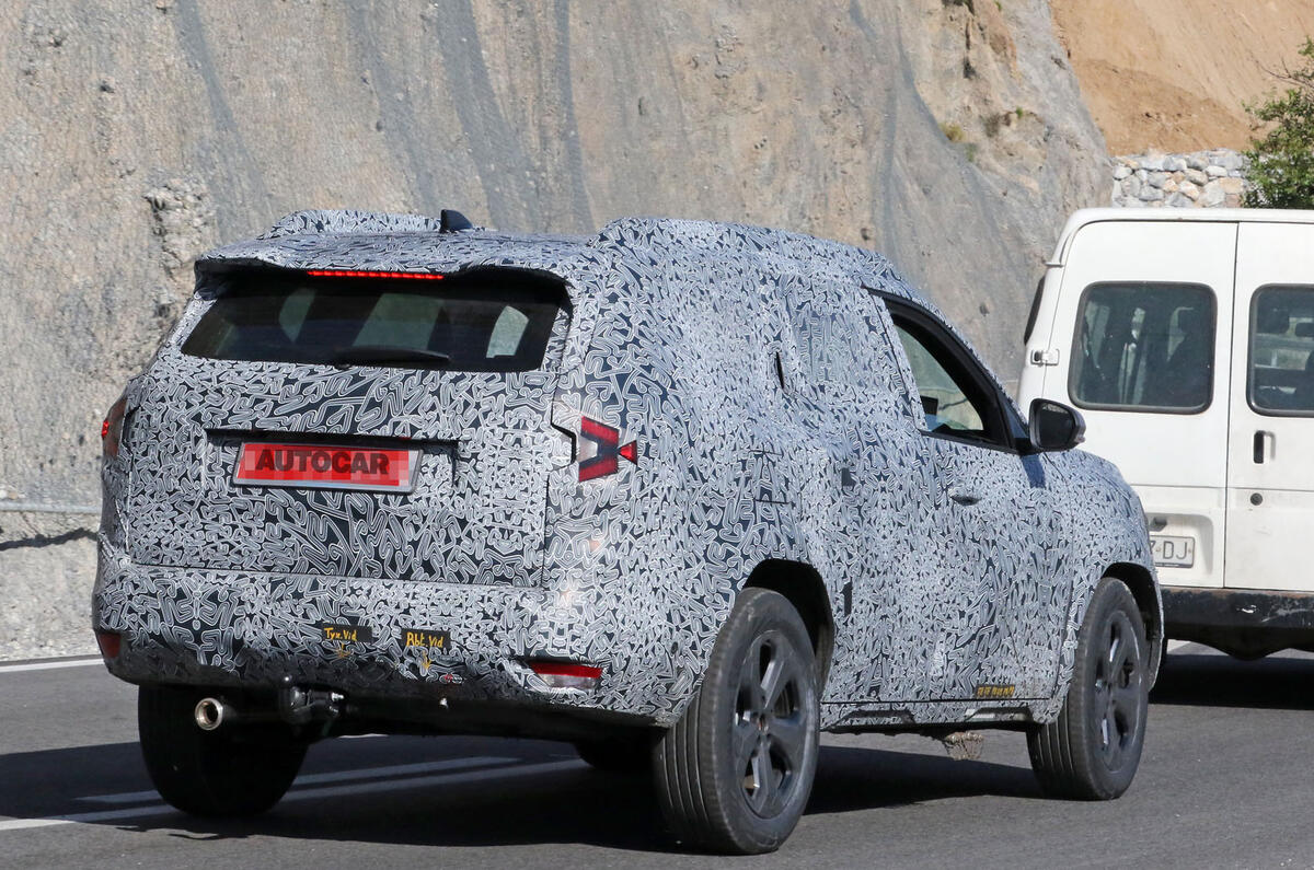 Dacia Bigster camouflage rear quarter