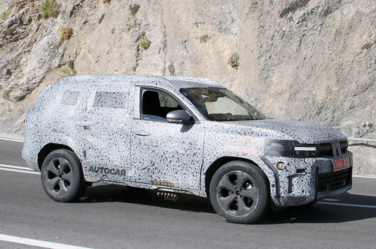 Dacia Bigster camouflage side quarter