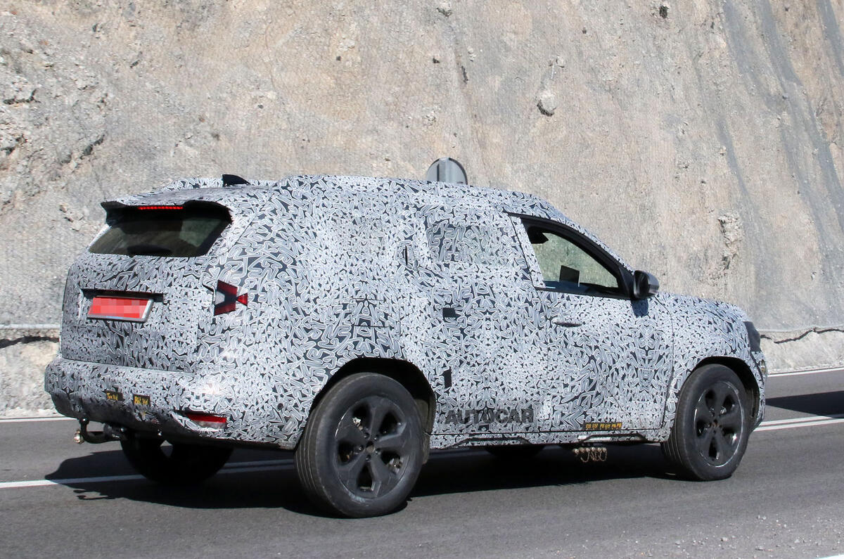 Dacia Bigster camouflage side rear quarter