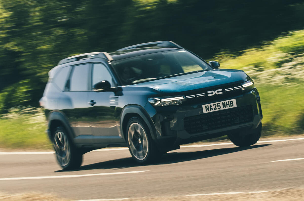 Dacia Bigster front quarter tracking