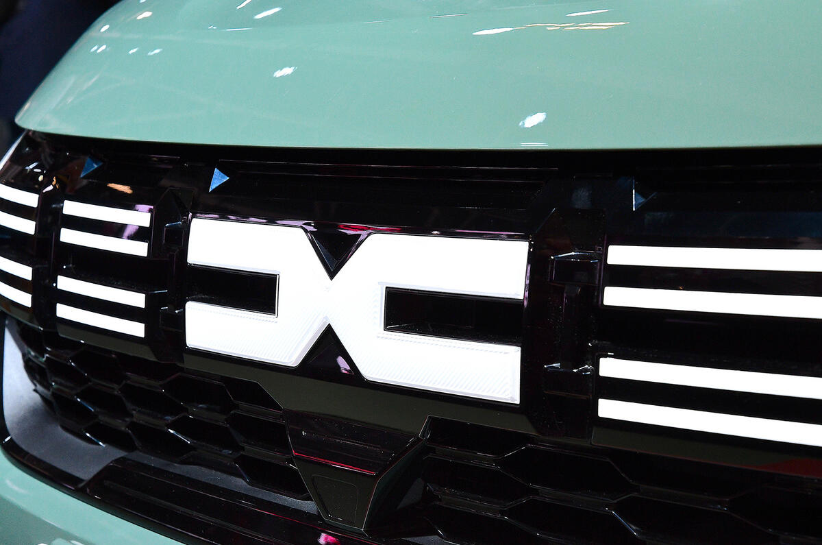 dacia branding paris motor show 04 