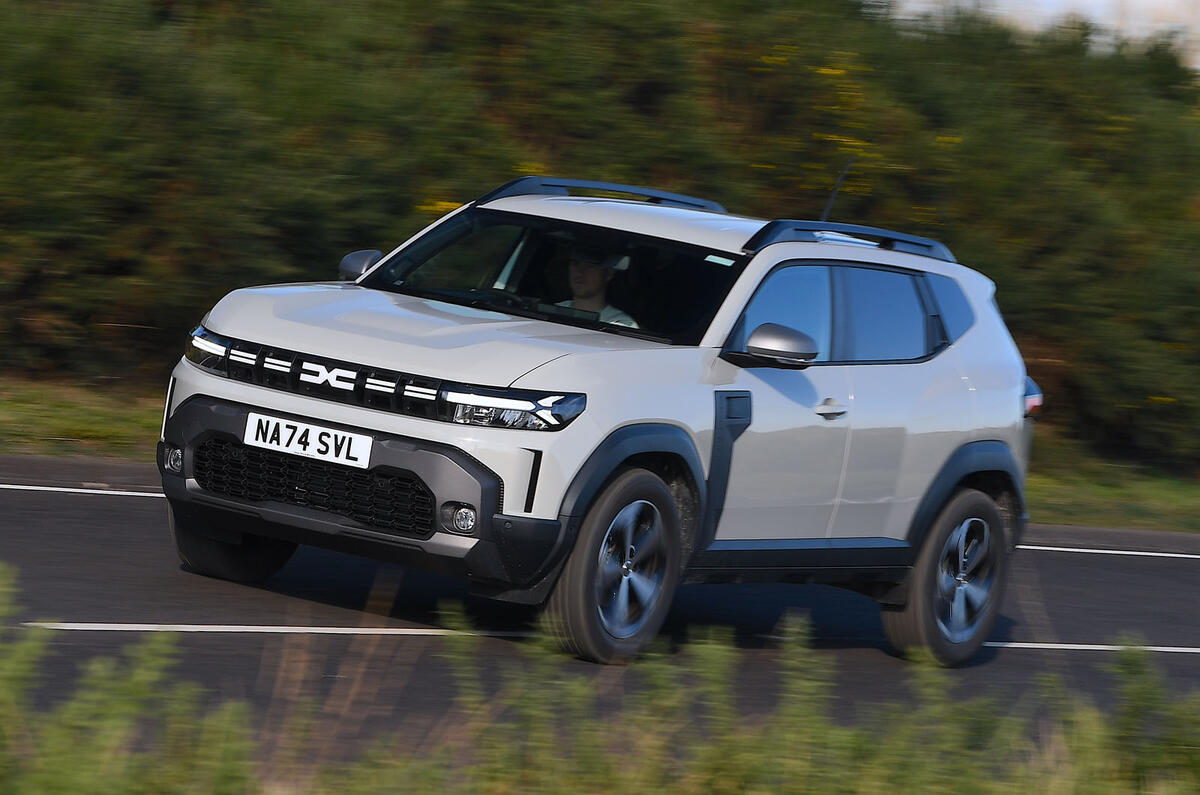 Dacia Duster front quarter tracking