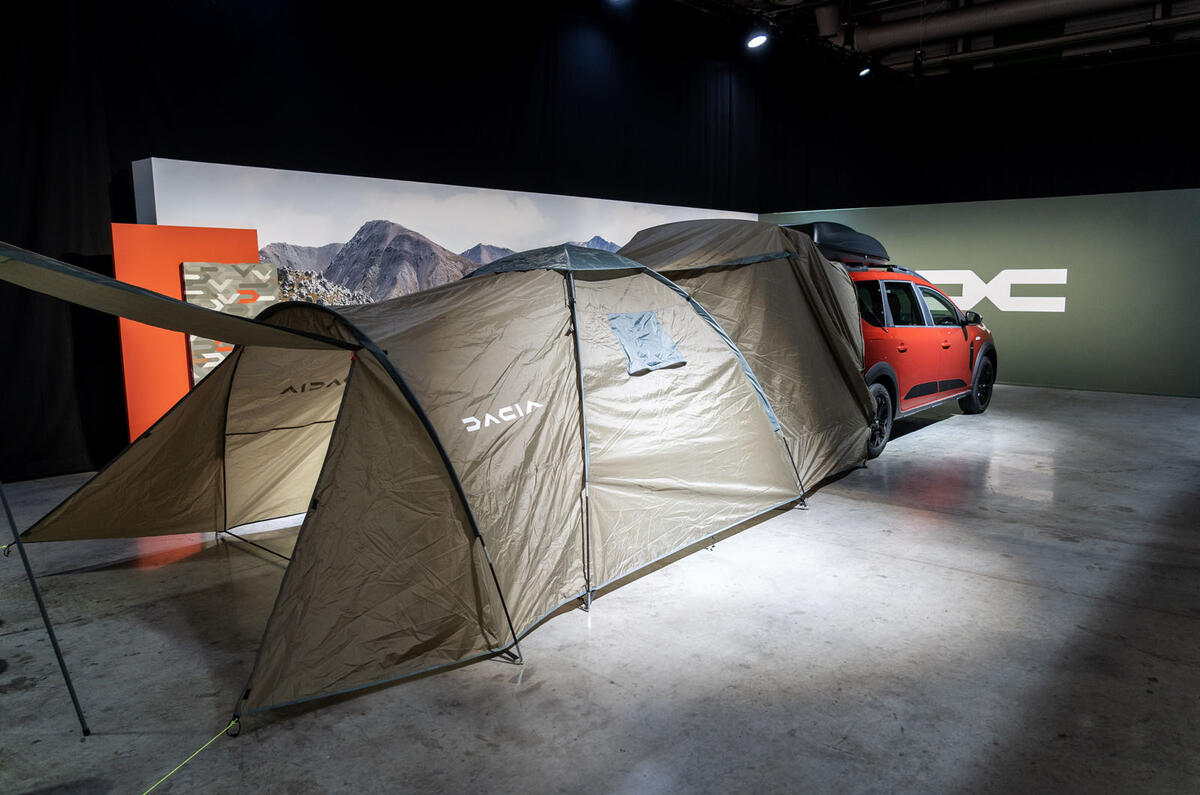 Dacia Jogger 2022 tent concept rear Dacia Jogger 2022 tent concept rear